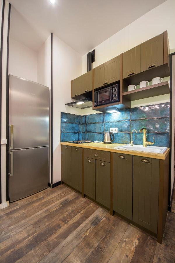 Self Check-In Apartments Near Landscape Alley Kiev Buitenkant foto