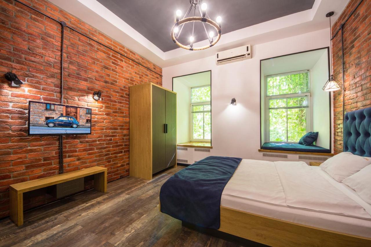 Self Check-In Apartments Near Landscape Alley Kiev Buitenkant foto