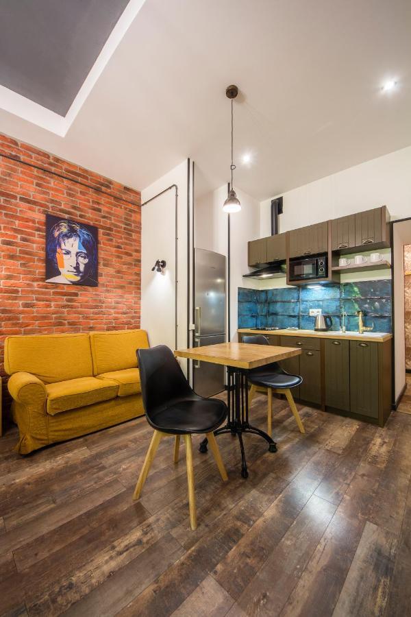 Self Check-In Apartments Near Landscape Alley Kiev Buitenkant foto
