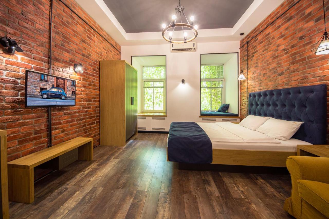 Self Check-In Apartments Near Landscape Alley Kiev Buitenkant foto